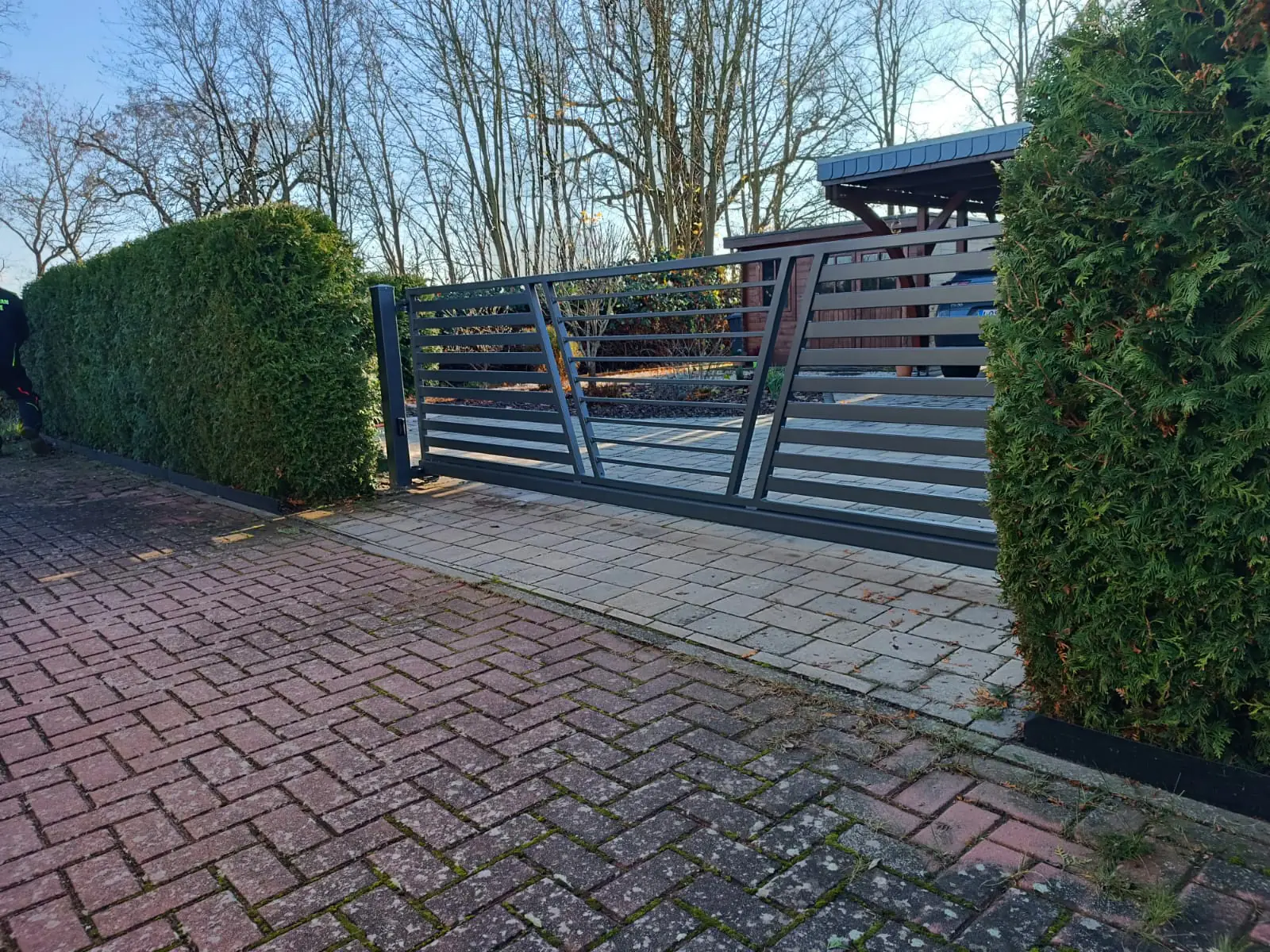 Stahltor passend zum Betonzaun Modell 2 – Miko Beton Zaun