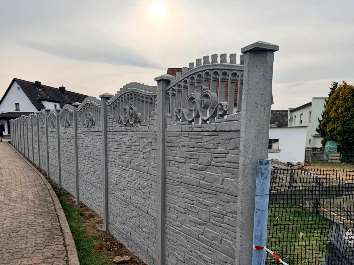 Beidseitiger Betonzaun: wann lohnt sich diese Ausführung? – Miko Beton Zaun