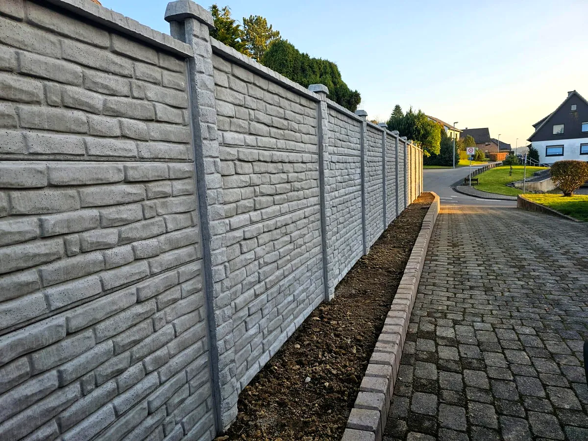 Betonzaun in Nordrhein-Westfalen: Planung und Montage ohne Umwege – Miko Beton Zaun