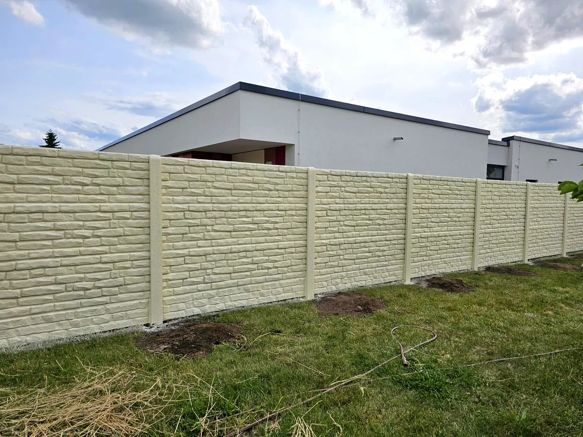 Betonzaun in Schleswig-Holstein: wetterfest planen statt dauernd pflegen – Miko Beton Zaun