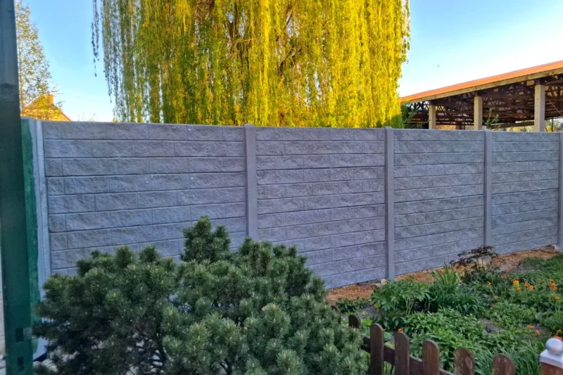 Betonzaun in Steinoptik: natürliche Struktur ohne Mauerbau – Miko Beton Zaun