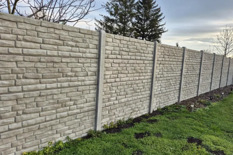 Betonzaun aus Polen mit Montage in Deutschland: worauf Kunden achten sollten – Miko Beton Zaun