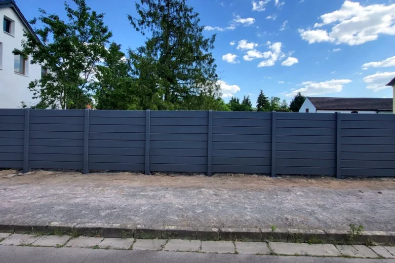 Betonzaun in Berlin und Brandenburg: Sichtschutz bei dichter Bebauung planen – Miko Beton Zaun