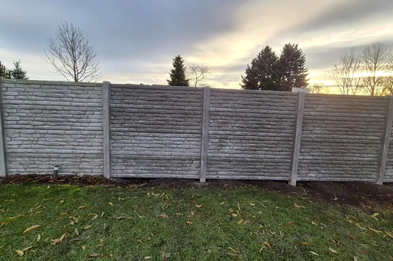 Betonzaun im Herbst montieren: Boden, Wetter und Vorbereitung – Miko Beton Zaun