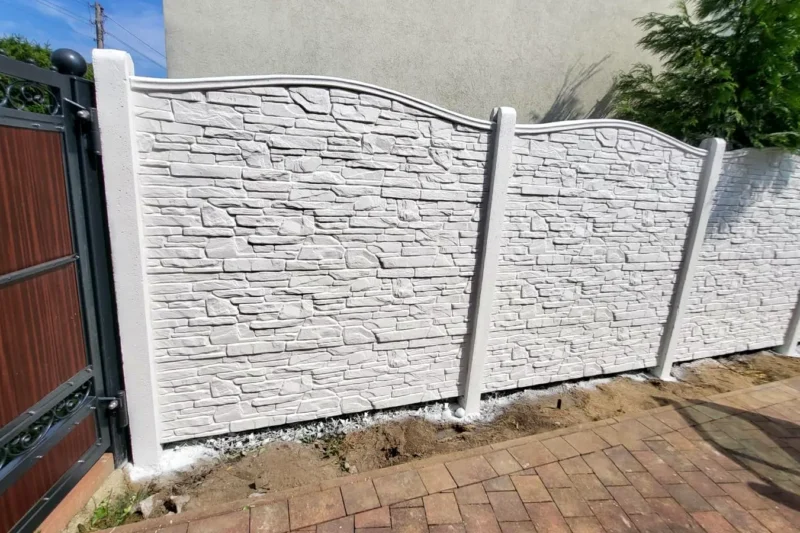 Pfosten, Kappen und Abschlüsse: welche Details den Betonzaun prägen – Miko Beton Zaun