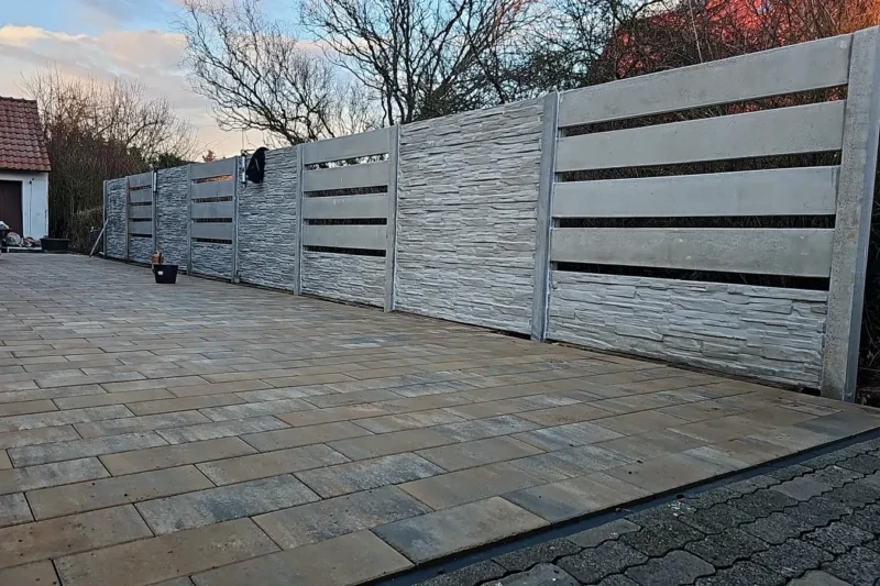 Betonzaun für Reihenhaus und Doppelhaushälfte: Sichtschutz ohne Enge – Miko Beton Zaun