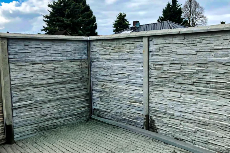 Betonzaun in Steinoptik für Einfahrt und Hof – Miko Beton Zaun