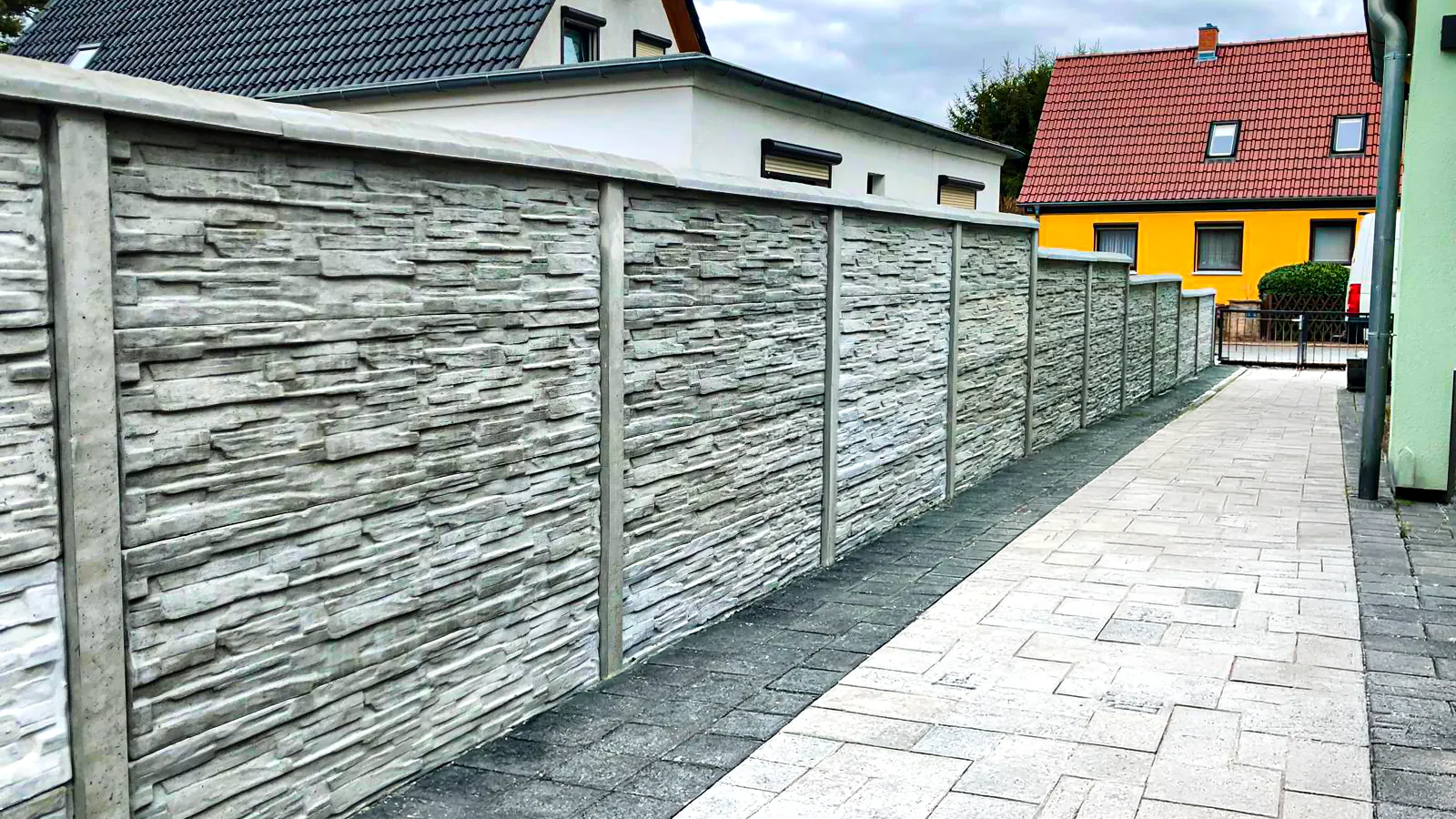 Betonzaun für Einfahrt und Hof richtig planen – Miko Beton Zaun